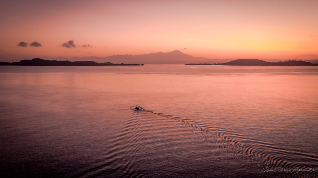 Secret Gilis : Explore the “Secret South Gili islands”, like Gili Goleng, Gili Layar, Gili Renggit & Gili Gede on your private boat. 