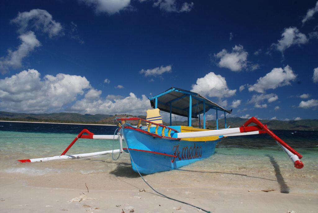 Secret Gilis : Explore the “Secret South Gili islands”, like Gili Goleng, Gili Layar, Gili Renggit & Gili Gede on your private boat. 